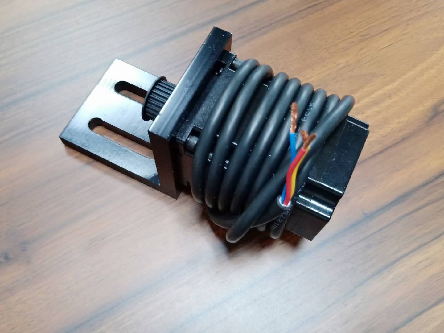 小型激光切割機(jī)為什么會出現(xiàn)亂切割的情況？