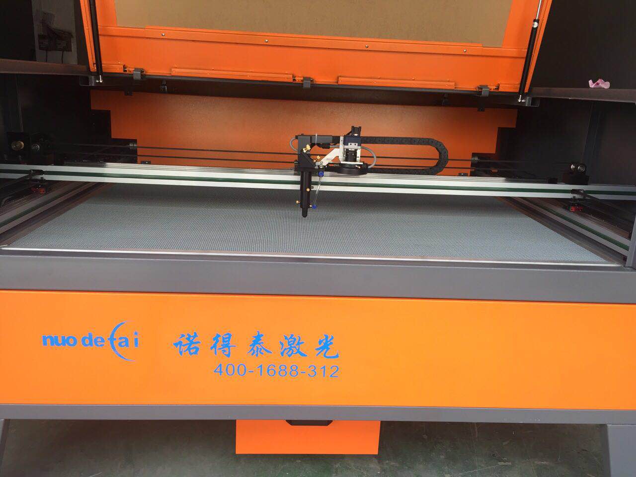 淺析小型雙頭服裝布料激光切割機(jī)作用有哪些？