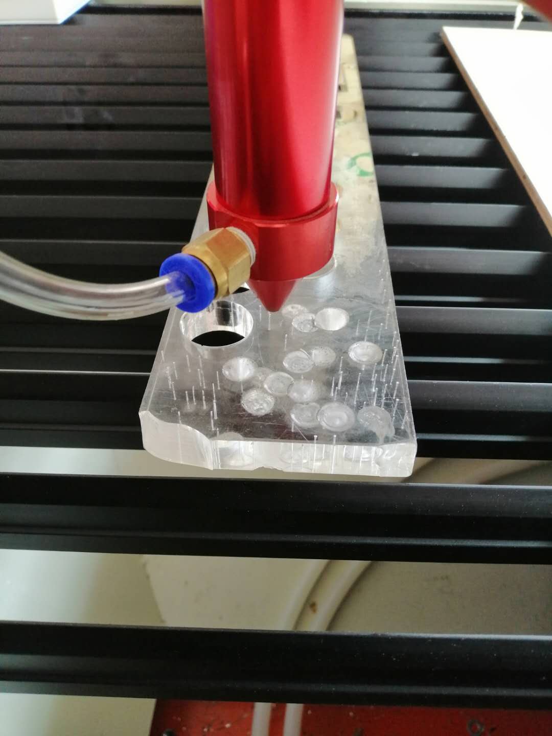 亞加力激光切割雕刻機(jī)有哪些機(jī)型規(guī)格！
