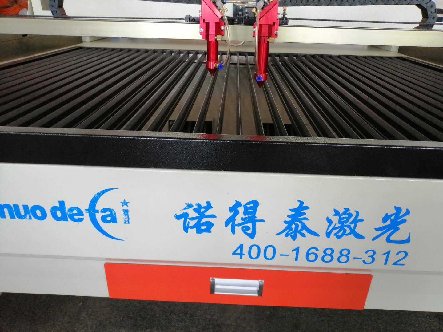 在小飾品行業(yè)激光切割機(jī)的作用能做到切割與雕刻！