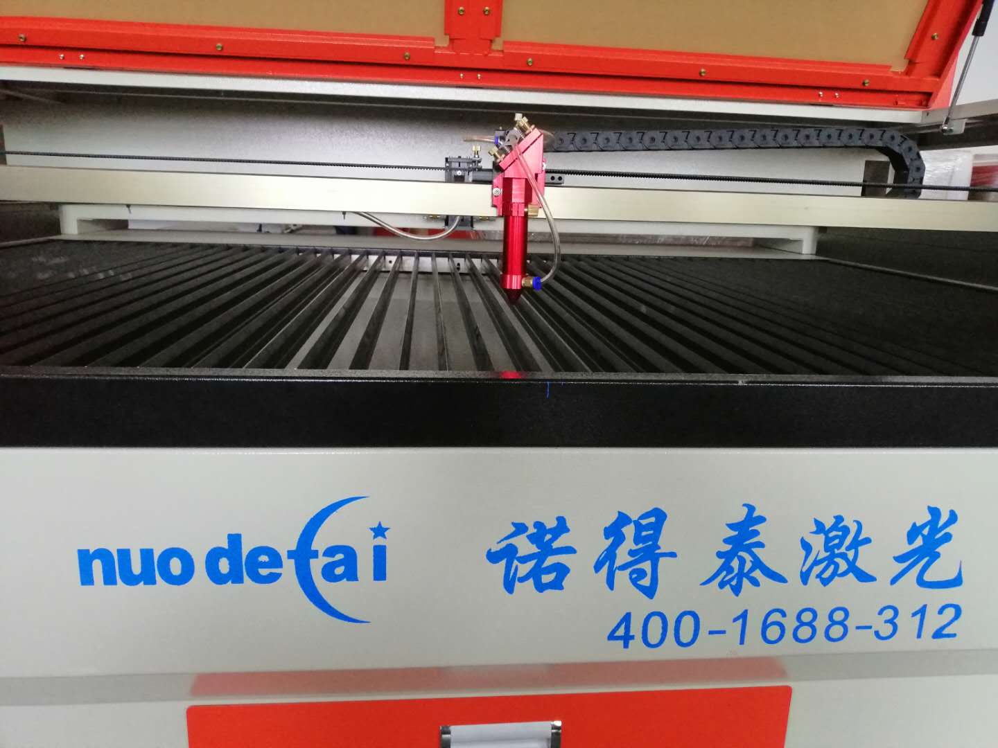布料激光切割機(jī)該如何選擇，廠家為你提供售前指導(dǎo)