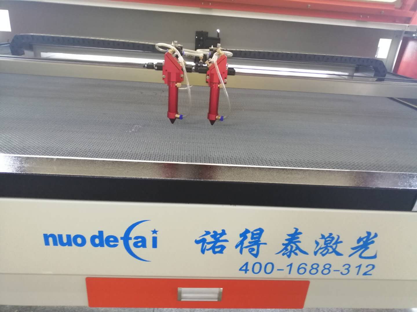 無塵布激光切割機之：應(yīng)用于激光加工的優(yōu)點！