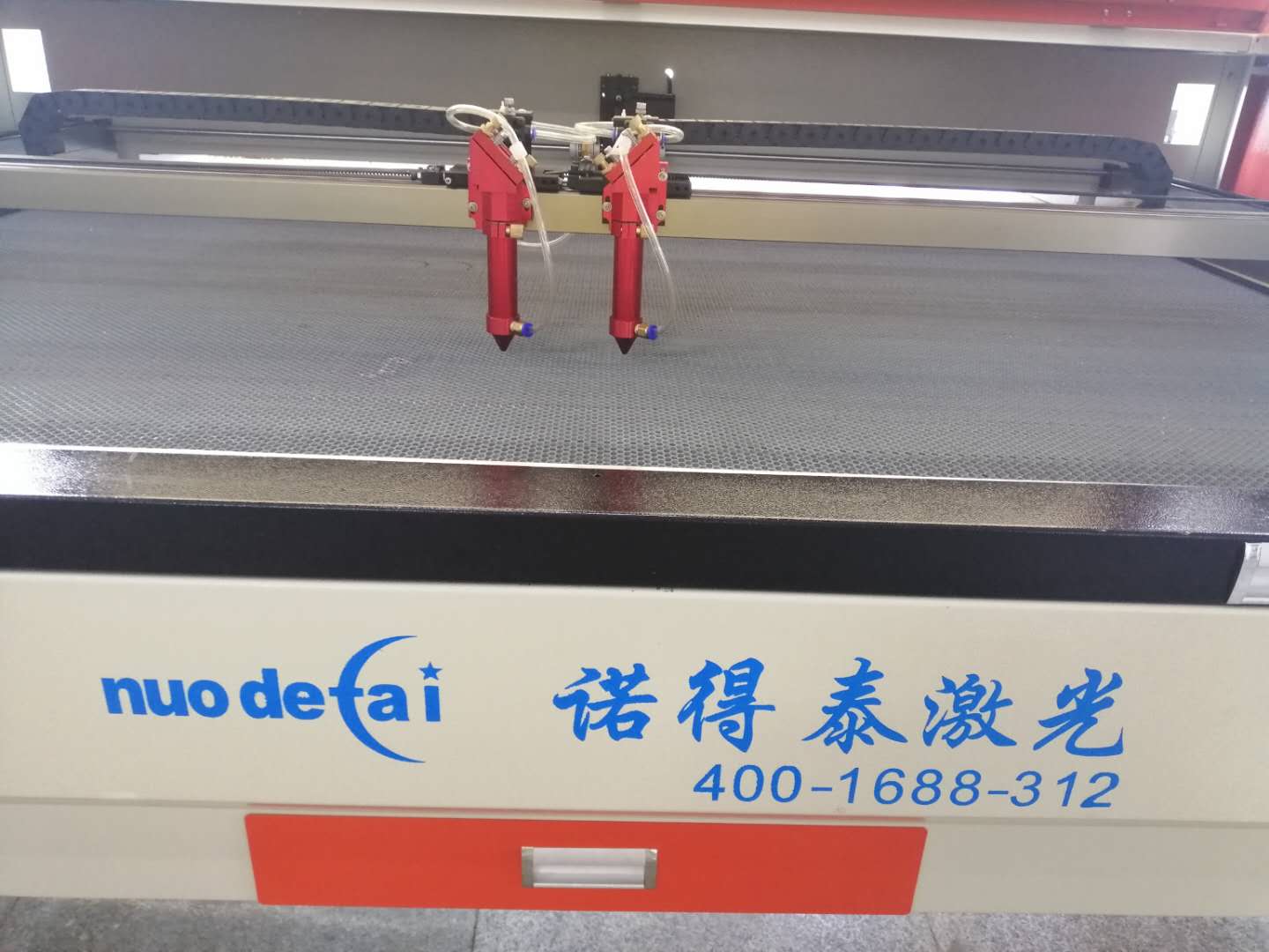 1812雙頭互移激光切割機適合毛絨玩具裁剪！