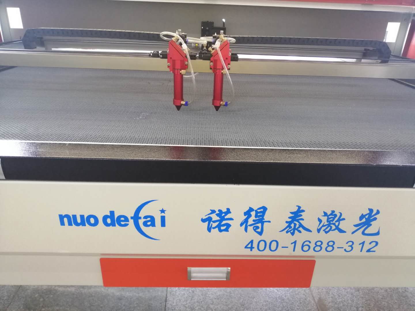 隨著薄膜開關(guān)需求不斷減少，使用激光切割機(jī)在不斷下降