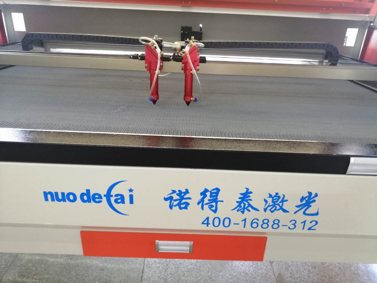 布料激光切割機價格需要多少錢一臺？